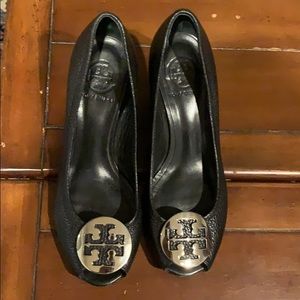 Wedge open toe silver buckle